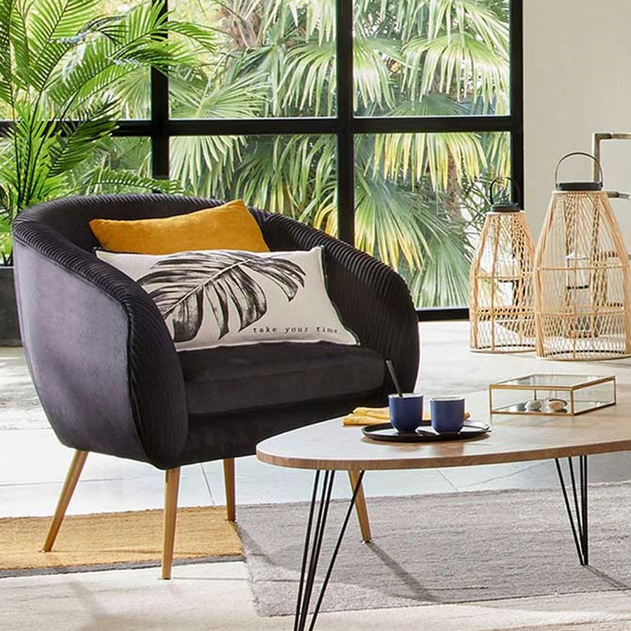 Art Deco stílusú, fekete színű bársonnyal kárpitozott fotel, arany színű fém lábakkal