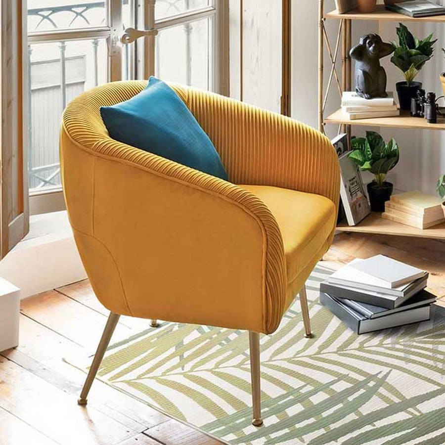 Art Deco stílusú, napsárga színű bársonnyal kárpitozott fotel, arany színű fém lábakkal