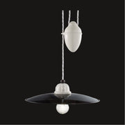 Vidéki stílusú, állítható magasságú, fekete színű mázas fémből és fehér színű mázas kerámiából készült, textilburkolatú vezetékkel kialakított, kézműves függeszték lámpa.