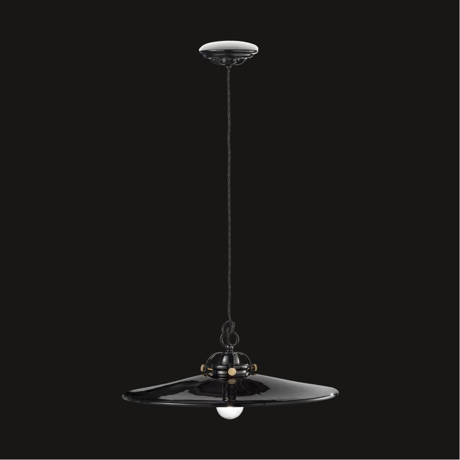 Vidéki stílusú, mázas fémből és mázas kerámiából készült, textilburkolatú vezetékkel kialakított, kézműves függeszték lámpa.