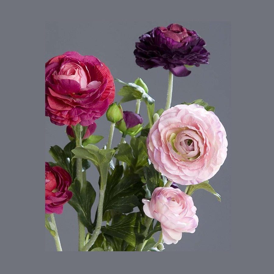 Fukszia, pink és lila színű, 3 különálló szálból álló mű boglárka mix, nyílt és bimbos virágfejekkel.