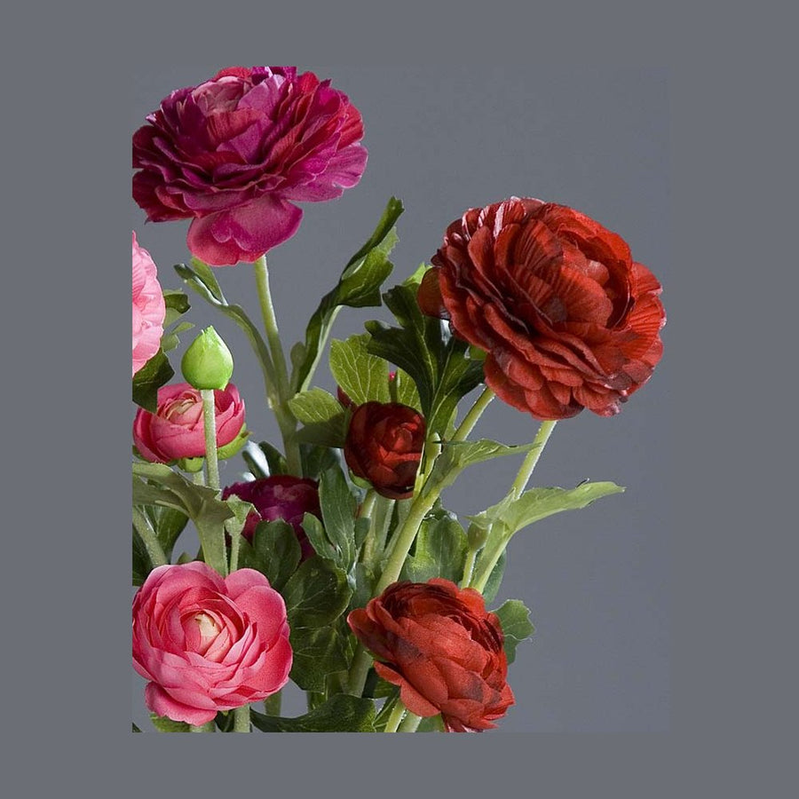 Fukszia, pink és piros színű, 3 különálló szálból álló mű boglárka mix, nyílt és bimbos virágfejekkel.