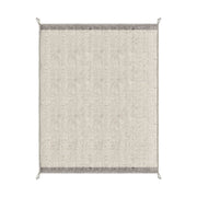 Bézs színű gyapjú szőnyeg.