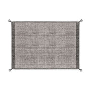 Szürke színű gyapjú szőnyeg.