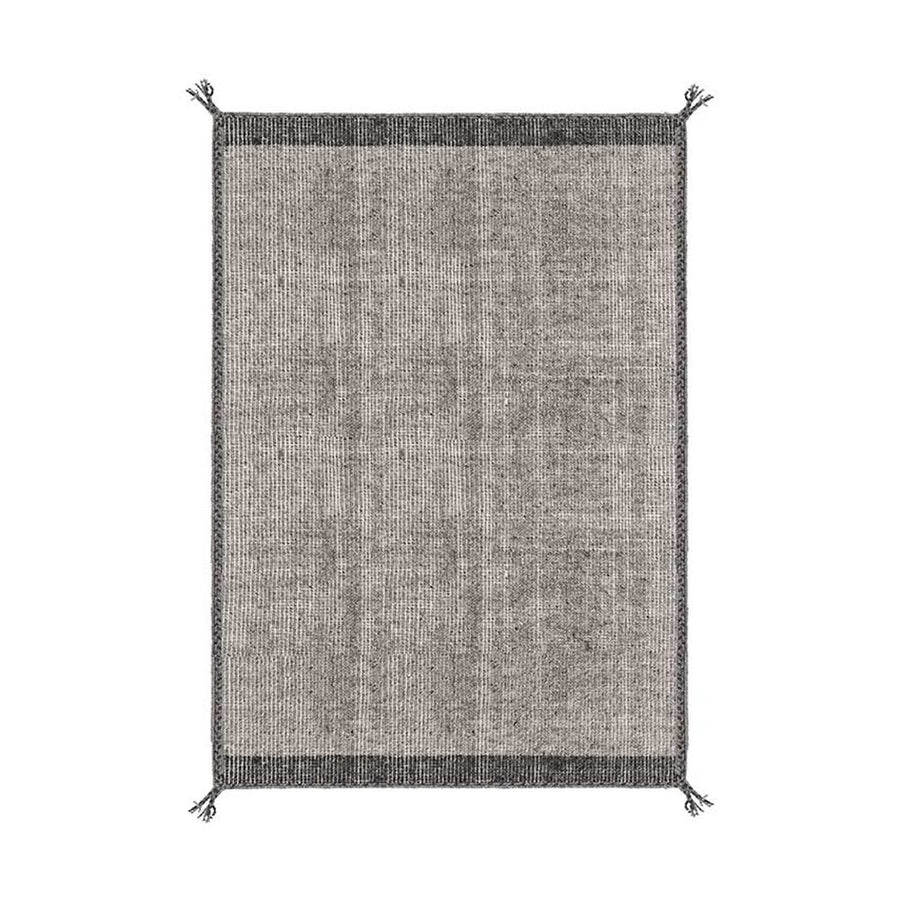 Szürke színű gyapjú szőnyeg.