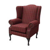 Chesterfield stílusú, magas háttámlájú, szárnyas fotel keményfa lábbakkal, balmoral kockás mintájú exkluzív minőségű gyapjúszövettel kárpitozva.