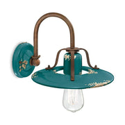 Rusztikus, vidéki stílusú, antikolt felületű mázas kerámiából és fémből készült, kézműves falilámpa