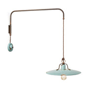 Rusztikus, vidéki stílusú, antikolt felületű mázas kerámiából és fémből készült, textilburkolatú vezetékkel kialakított, 180 fokban forgatható, kézműves falilámpa.