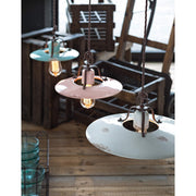 Rusztikus, vidéki stílusú, antikolt felületű mázas kerámiából és fémből készült, textilburkolatú vezetékkel kialakított, kézműves függeszték lámpa