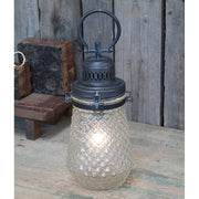 Vidéki country stílusú, dombormintás üvegbúrával kiképzett dekorációs fémlámpa, időzíthető LED izzóval