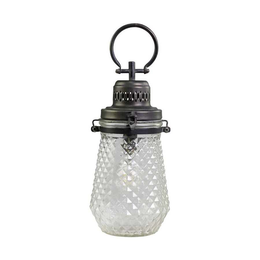 Vidéki country stílusú, dombormintás üvegbúrával kiképzett dekorációs fémlámpa, időzíthető LED izzóval