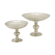 Glamour stílusú, ezüst színű, alumíniumból késült talpas fémtál.