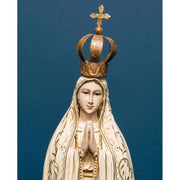 Fátimai Szűzanyát ábrázoló figura.