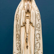 Fátimai Szűzanyát ábrázoló figura.