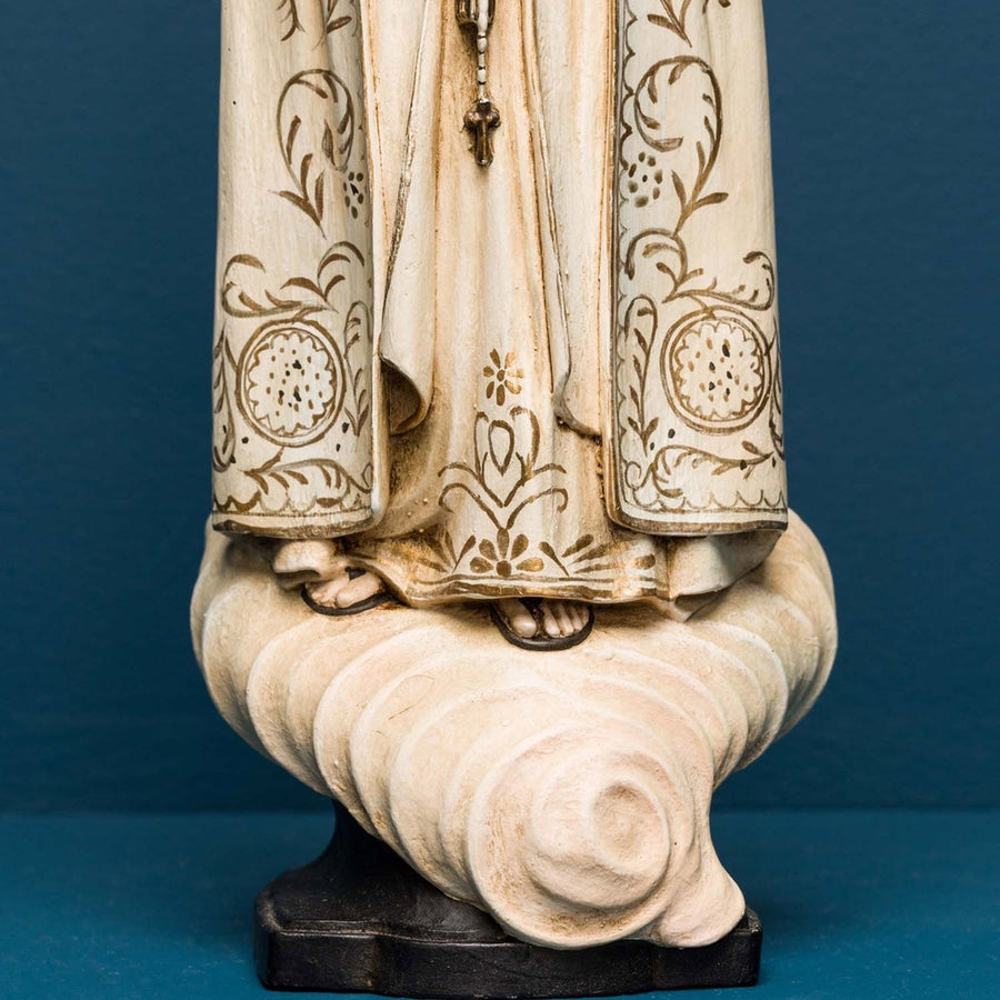 Fátimai Szűzanyát ábrázoló figura.