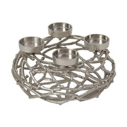 Alumíniumból készült, ezüstszínű adventi gyertyatartó koszorú.