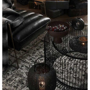 Porfestett, fekete színű acélból készült, sötét színű edzett üvegű, modern, kortárs stílusú kör alakú dohányzóasztal.