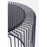 Porfestett, fekete színű acélból készült, sötét színű edzett üvegű, modern, kortárs stílusú kör alakú dohányzóasztal.