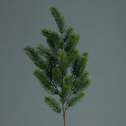 Zöld színű mesterséges jegenyefenyő ág.