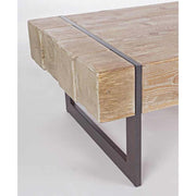 Skandináv stílusú, fenyőfából és fémből készült dohányzóasztal láb részlete.