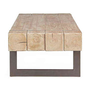 Skandináv stílusú, fenyőfából és fémből készült dohányzóasztal.