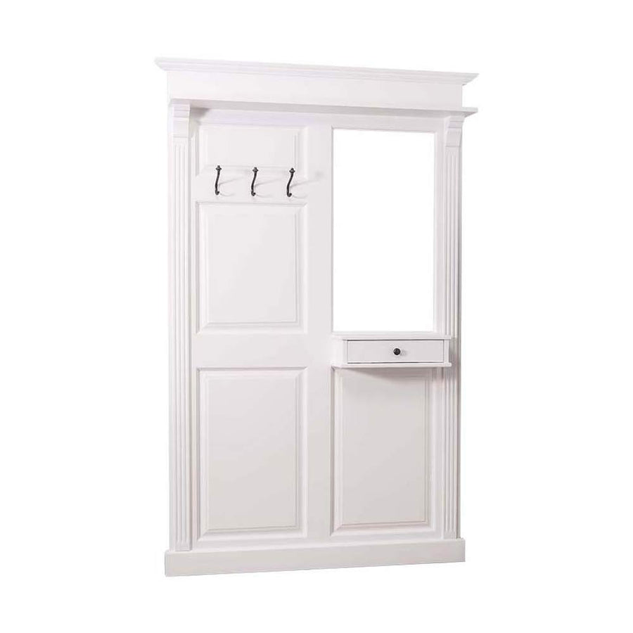 Fenyőfából készült előszobafal tükörrel