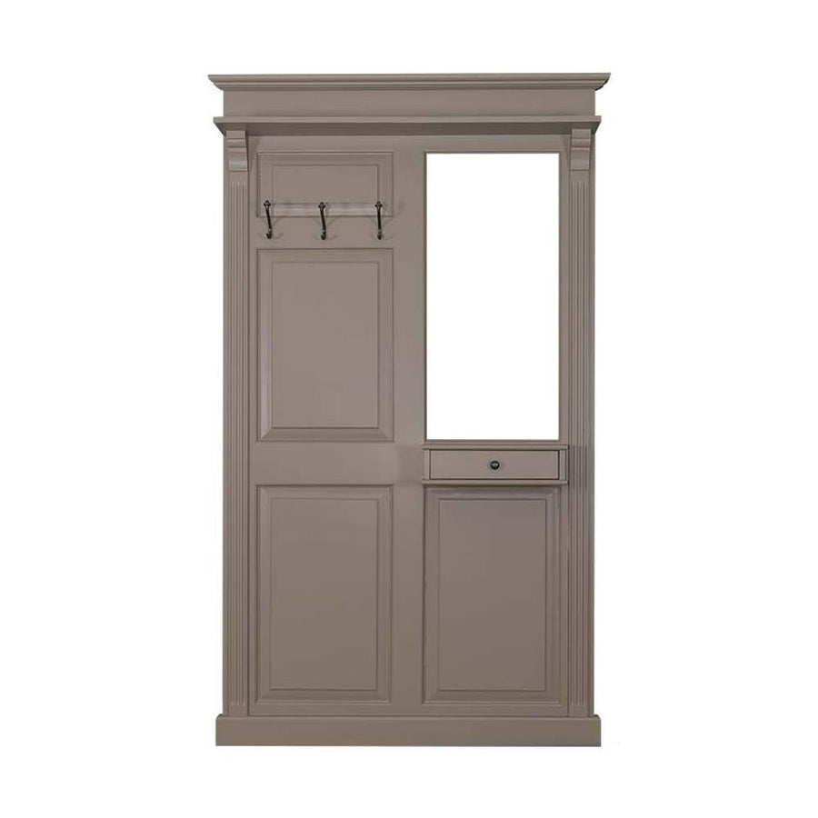 Fenyőfából készült előszobafal tükörrel