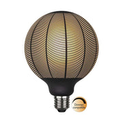 Graphic Pine dekorációs izzó. Meleg fehér fényű LED dekorációs izzó, opálos üveggel és matt fekete színű grafikai mintával