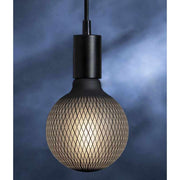 Graohic Diamond dekorációs izzó. Meleg fehér fényű LED dekorációs izzó, opálos üveggel és matt fekete színű grafikai mintával