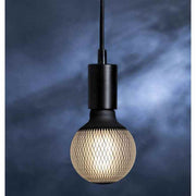 Graohic Diamond dekorációs izzó. Meleg fehér fényű LED dekorációs izzó, opálos üveggel és matt fekete színű grafikai mintával