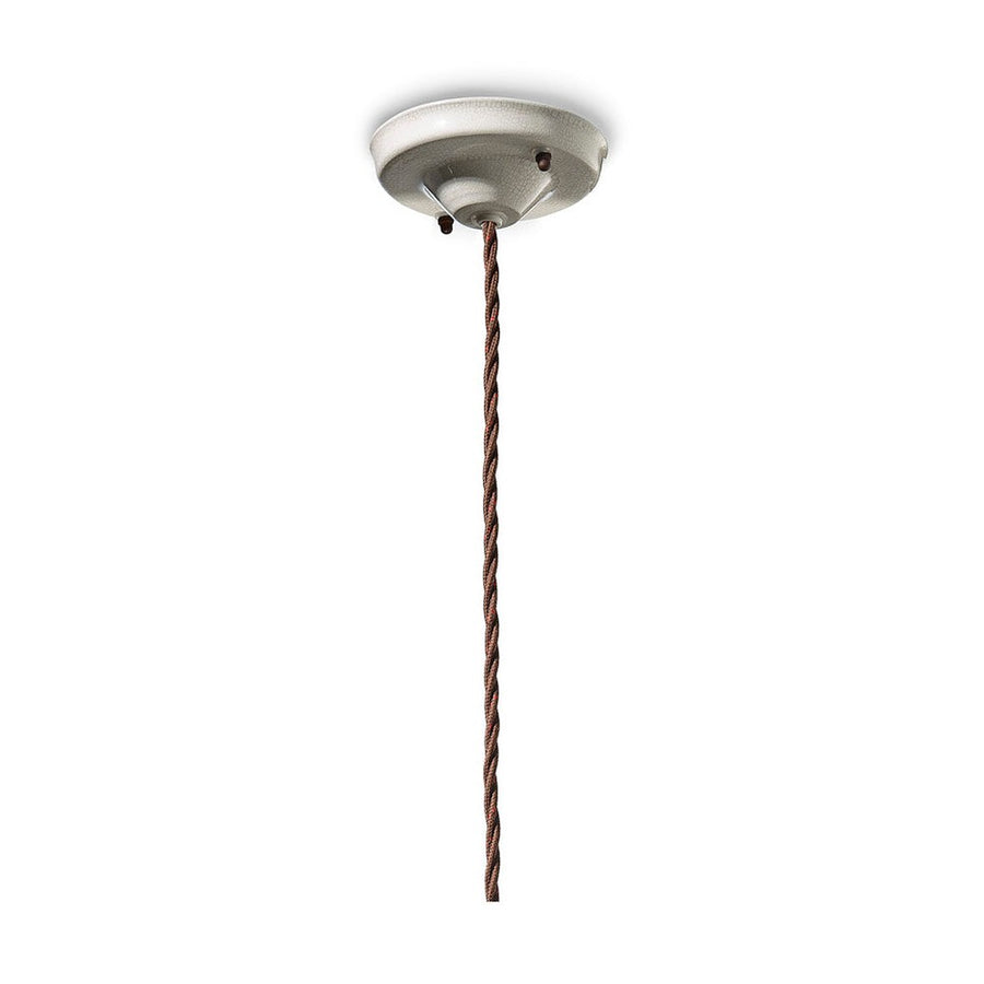 Rusztikus, vidéki stílusú, antikolt, repesztett felületű mázas kerámiából és rozsdás fémből készült, textilburkolatú vezetékkel kialakított, kézműves függeszték lámpa..