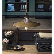 Rusztikus, vidéki stílusú, állítható magasságú, antikolt, repesztett felületű mázas kerámiából és rozsdás fémből készült, textilburkolatú vezetékkel kialakított, kézműves függeszték lámpa.