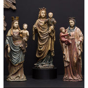 Gyógyító Szűzanyát ábrázoló figura.