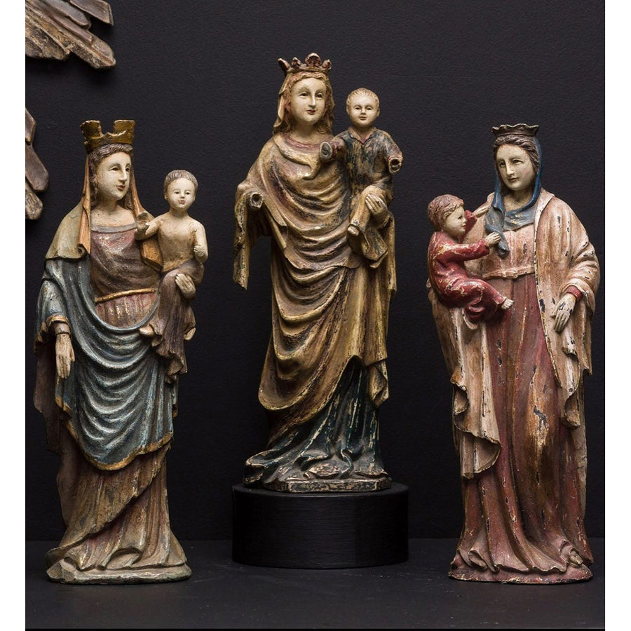 Gyógyító Szűzanyát ábrázoló figura.