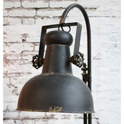 Ipari stílusú, antikolt fekete színű, állítható magasságú fém állólámpa lámpabúrája.