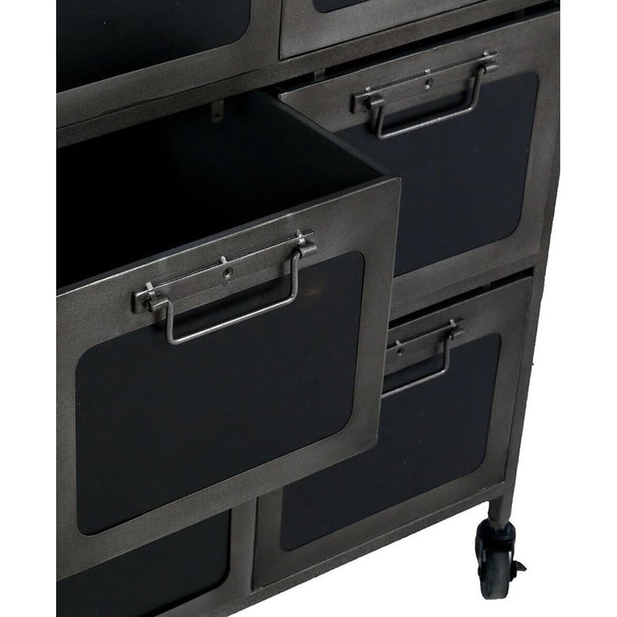 Ipari megjelenésű, 86 cm magas, sötétszürke színű fémből készült, 9 fiókos, gurítható industrial stílusú komód
