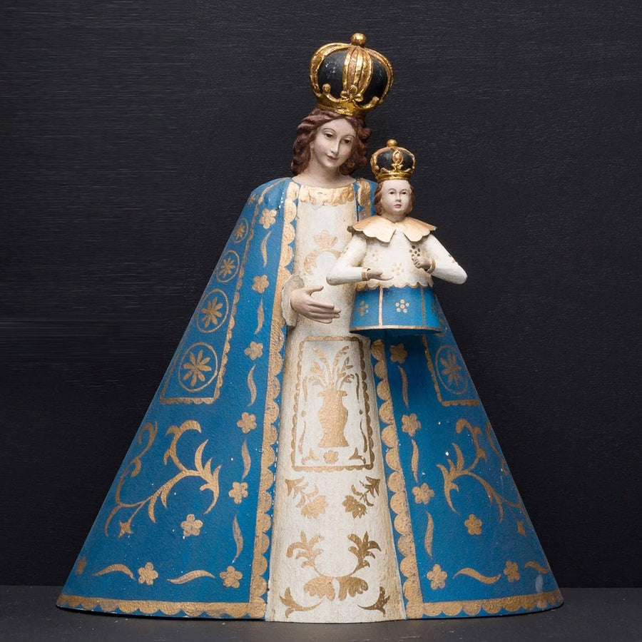 Irgalmas Szűzanyát ábrázoló figura.