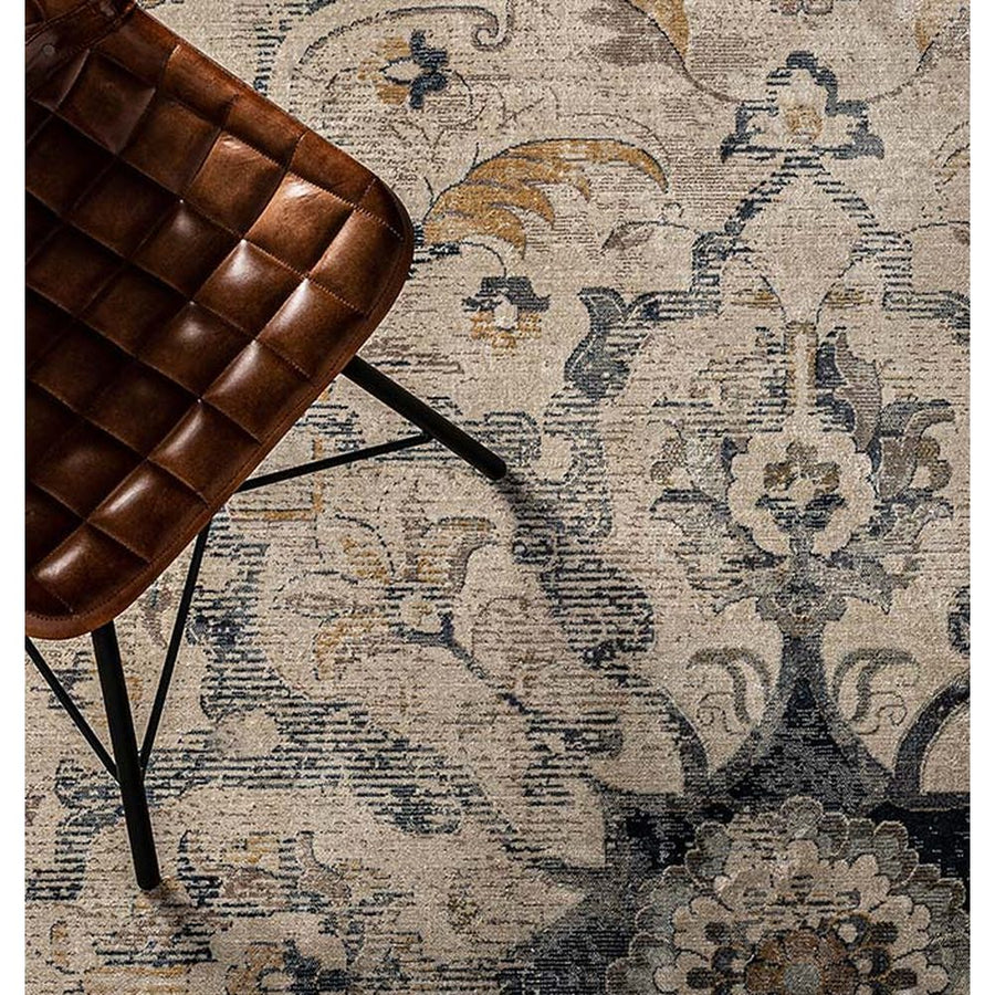 Klasszikus, keleti stílusú, 340 cm hosszú és 240 cm széles, viszkózból készült szőnyeg.