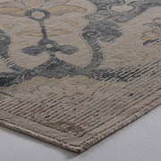 Klasszikus, keleti stílusú, 340 cm hosszú és 240 cm széles, viszkózból készült szőnyeg.