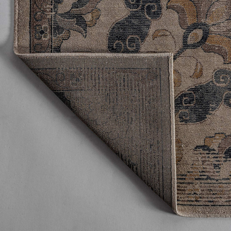 Klasszikus, keleti stílusú, 340 cm hosszú és 240 cm széles, viszkózból készült szőnyeg.