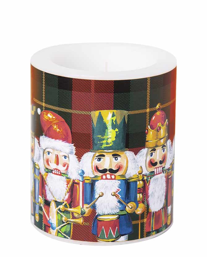 Vintage stílusú,, klasszikus diótörőfigurákkal díszített, skótkockás mintázatú átvilágítós karácsonyi tömbgyertya.