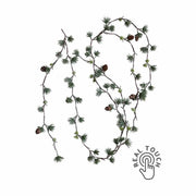 Tobozokkal díszített mű karácsonyi cédrus fenyő girland.