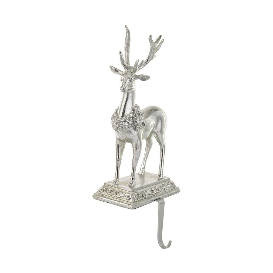 Glamour stílusú, ezüstszínű szarvassal díszített karácsonyi zoknitartó.