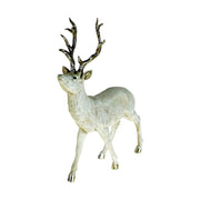 Glamour stílusú, fehér színű, deres hatású, ezüst agancsú és patájú exkluzív karácsonyi szarvas.