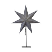 Modern, skandináv stílusú, 75 cm magas, szürkeszínű papírból készült, csillag formájú karácsonyi dekorációs lámpa fém talapzaton.