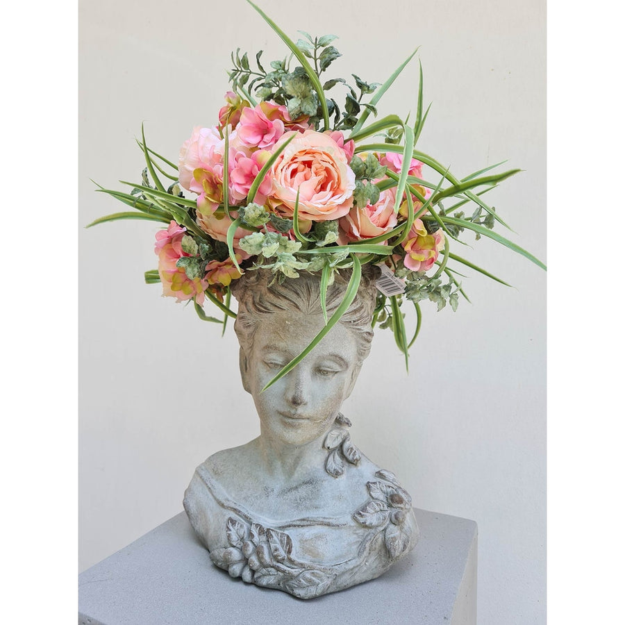 Női mellszobor formájú,, antikolt felületű cementből készült kaspó büszt.