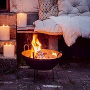 Prémium minőségű, rusztikus vidéki stílusú, 50 cm átmérőjű, antik barna színű, antikolt szegecselt felületű kézműves kerti tűzrakó üst, levehető grill ráccsal és állvánnyal 