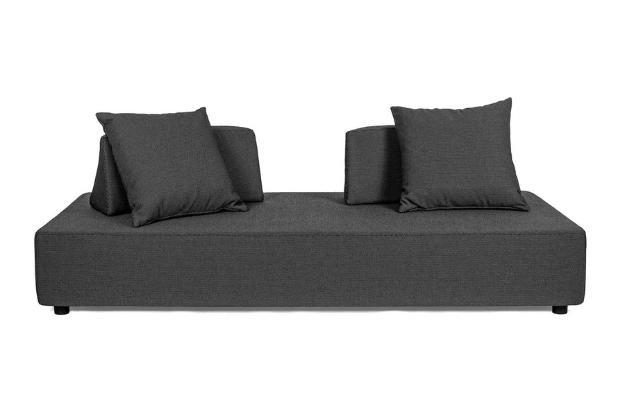 Sötétszürke színű kortárs kerti kanapé.