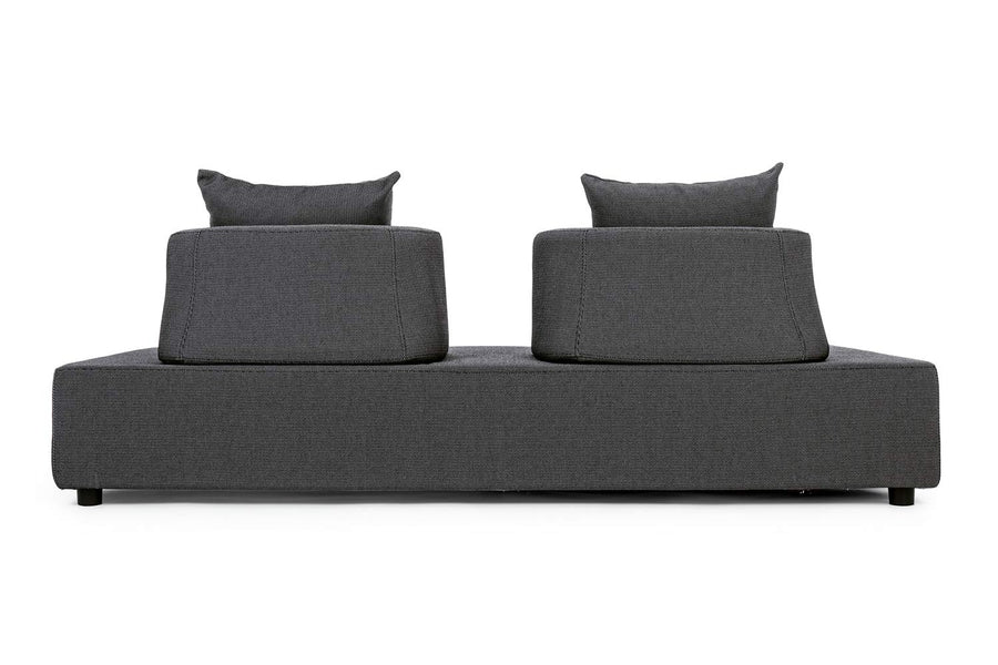 Sötétszürke színű kortárs kerti kanapé.