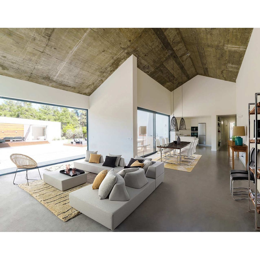 Homokszürke színű, kortárs kerti ülőgarnitúra., modern nappaliban.